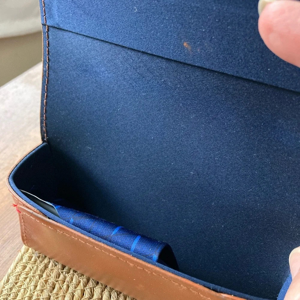 Fossil glass case - Picture 3 of 4